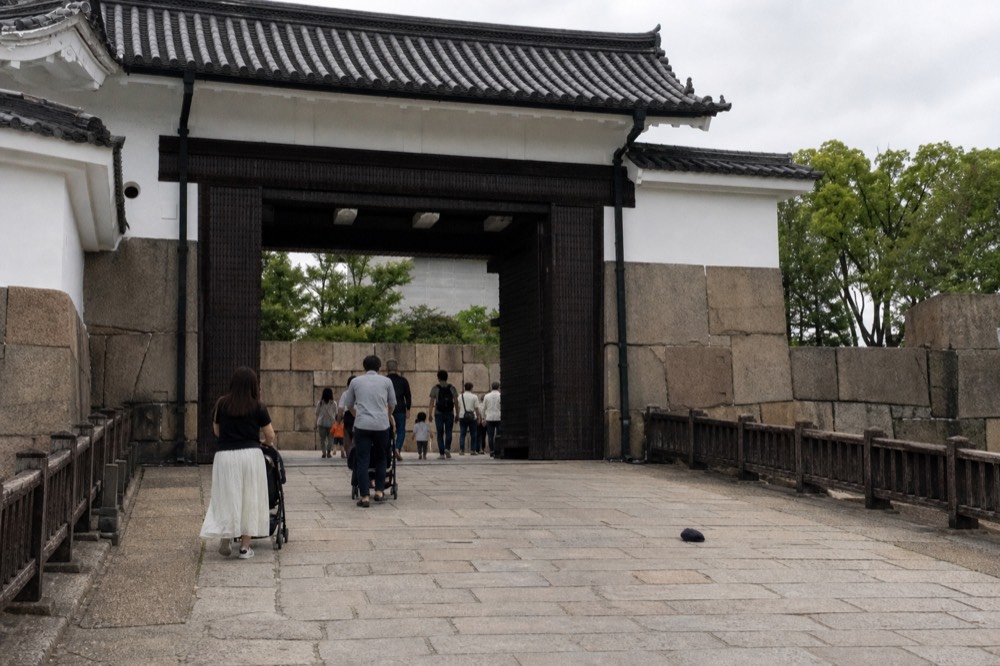 Families walking the flat route from Tanimachi 4-chome through the Otemon toward the tower